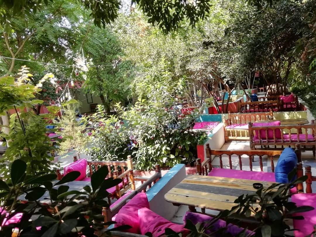 Karabağlar Çocuk Oyun Alanlı Kafe: Güvenli Aile Mekanları
